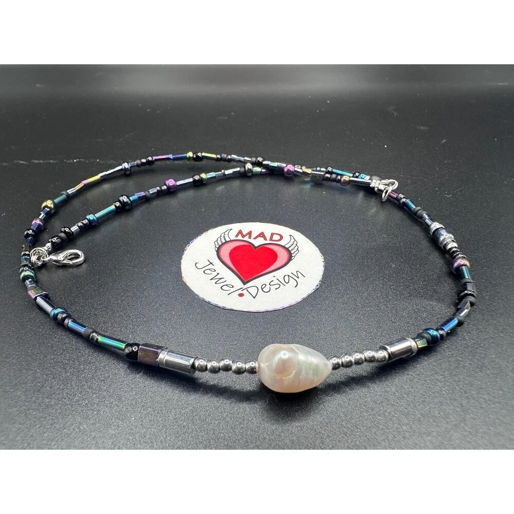 17” Y2K Hematite Necklace Iridescent Glass Beads White Rice Pearl Center